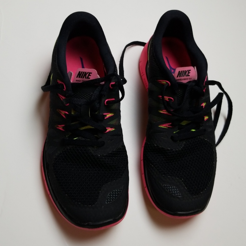 Nike free 5 .0 shows size 9